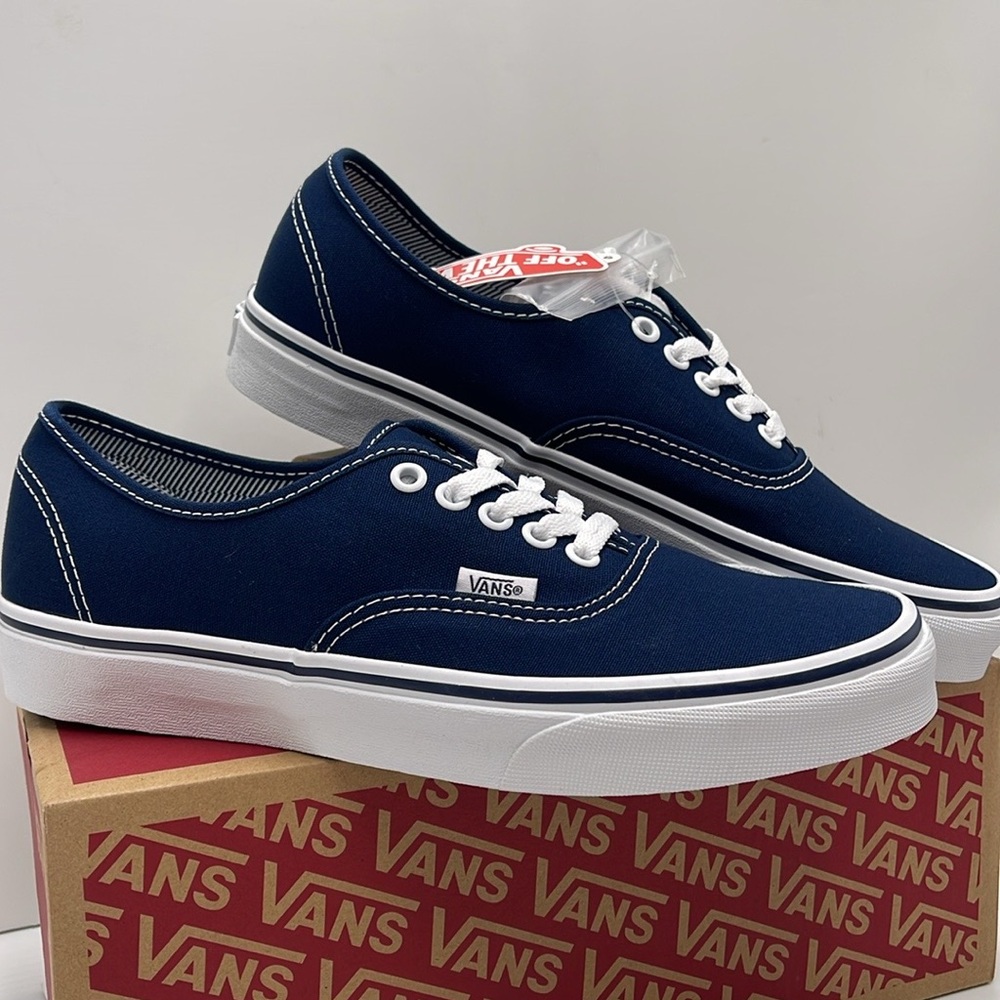 Vans • WMNS Authentic (Angstrplng) Dress Blue/True White
VN000EE332D
Sneakers - Picture 15 of 16